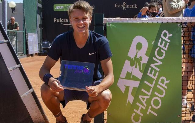 此劇情提供 此劇情提供