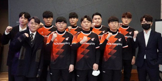 通过一系列 通过一系列