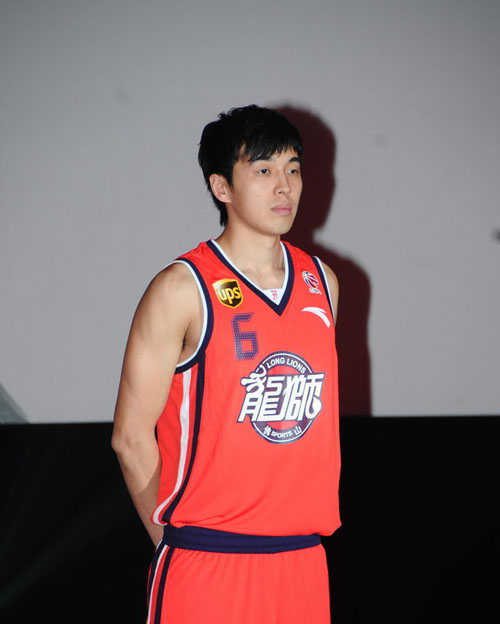 2025 年 12 月：红雀队宣布将王牌投手格雷（Sonny Gray）转入长期康复名单，专注 2026